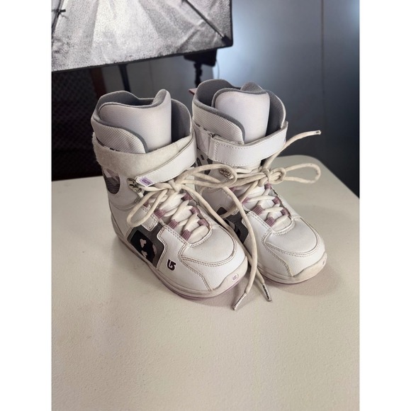 Burton Freestyle Snowboard Boots White Lavender Accents Youth Size 5 - Picture 2 of 10